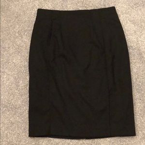 H&M black knee length pencil skirt.